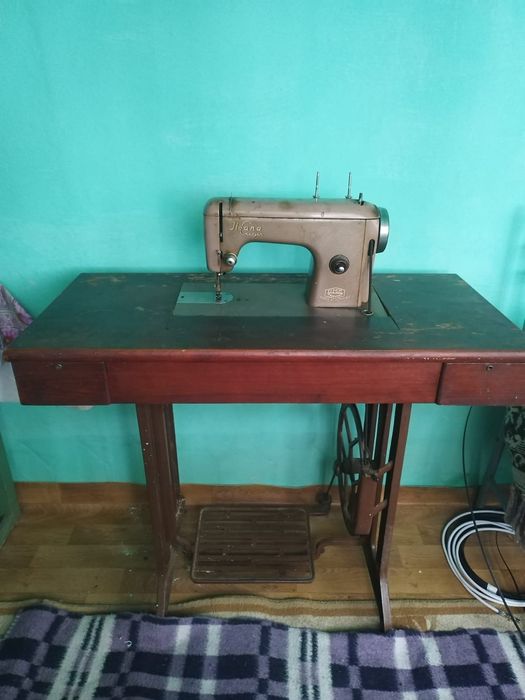 Mașină de cusut ileana