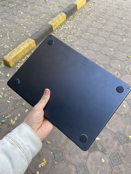 Macbook air m2 16/256 16-ram 100% 22 ta sikl 25 soatgacha yetadi quvat