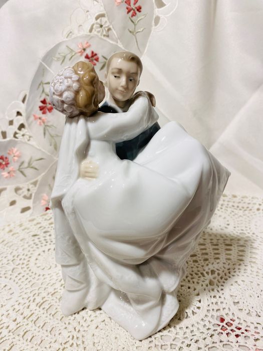 порцеланова статуетка