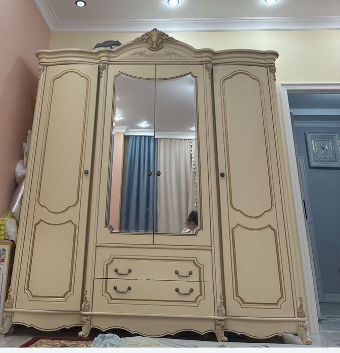 Спальный шкаф для одежды б/у в хорошем состоянии