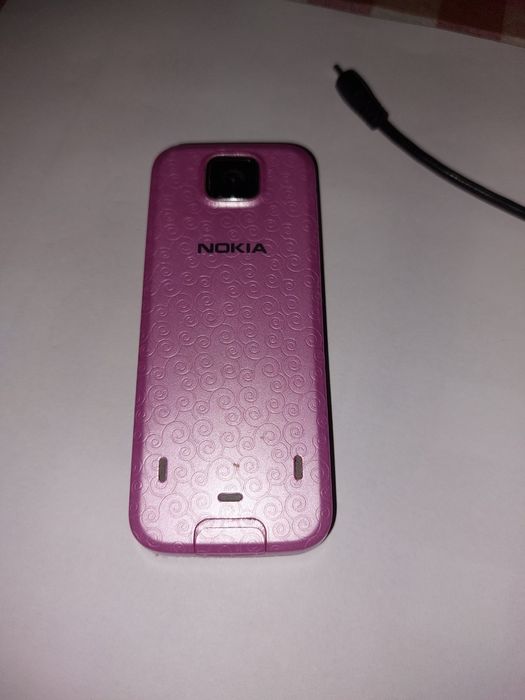 Nokia 7310 със зарядно