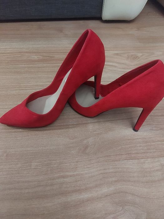 Vand pantofi mărimea 36-37