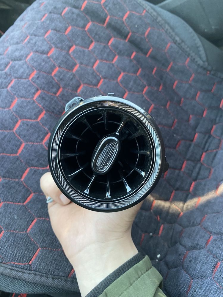 Дефлектор на авто