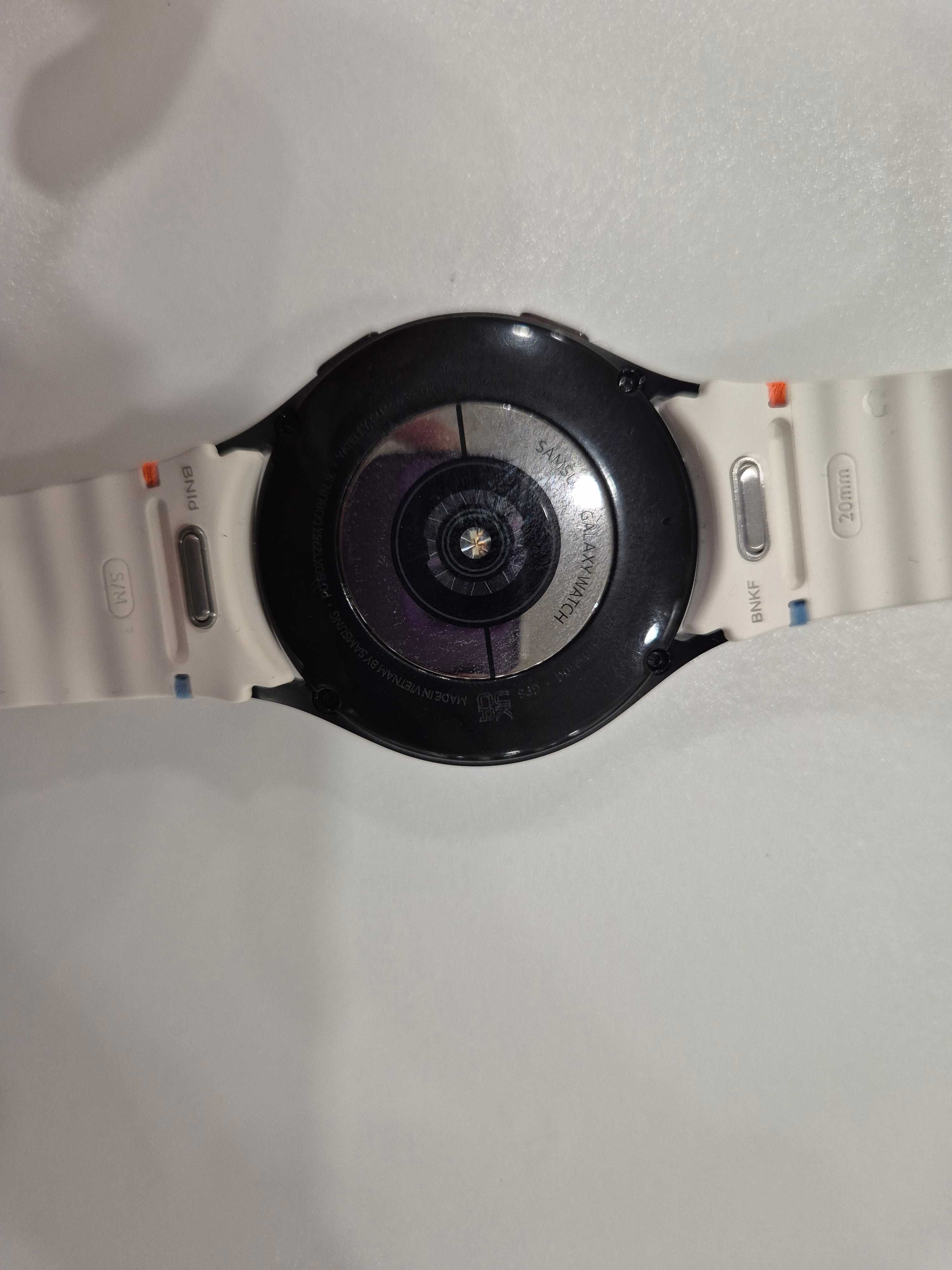 Samsung Galaxy Watch 4 44mm R875 черен LTE 4G в много добро състояние
