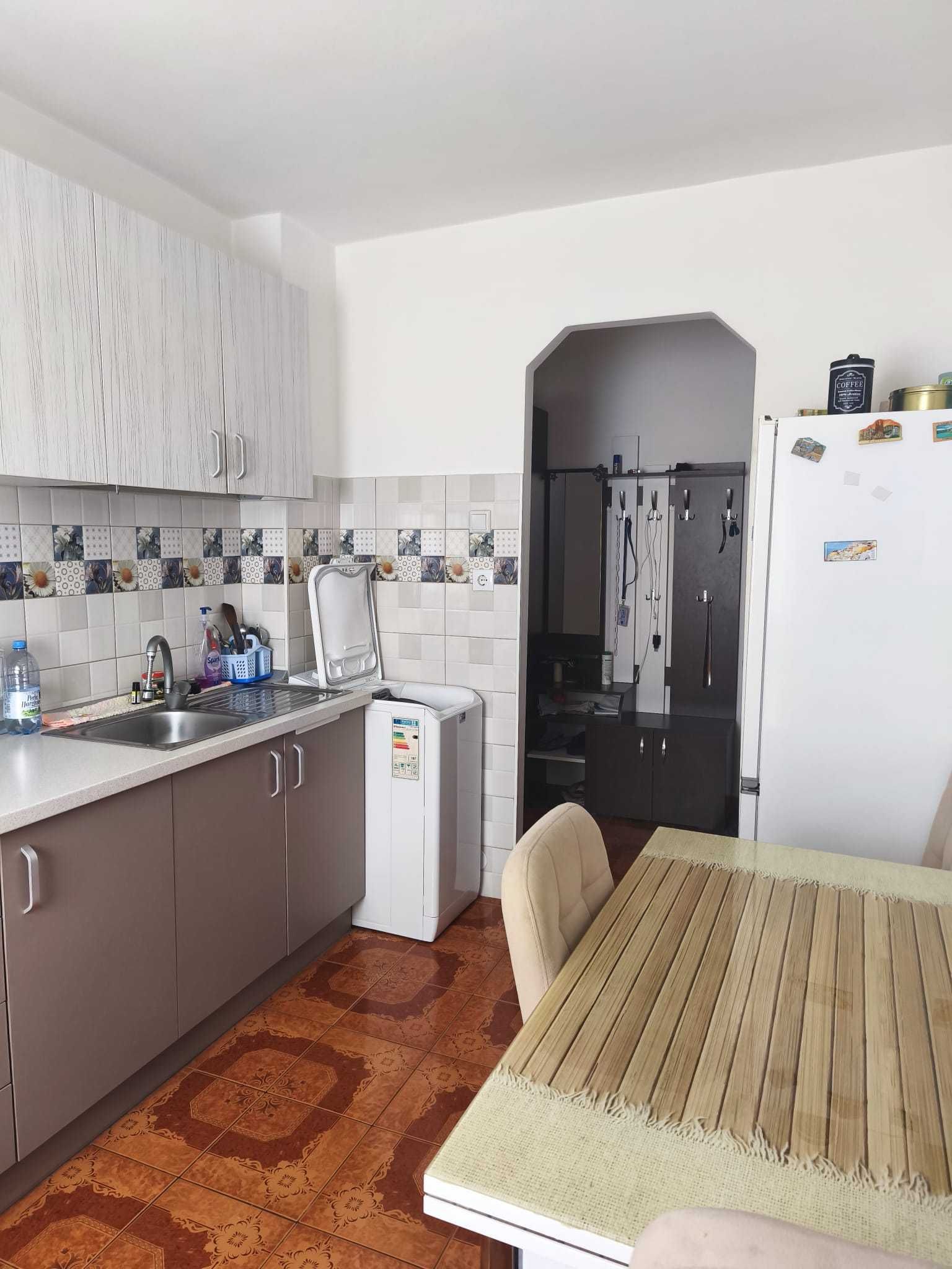 Proprietar Apartament cu 2 camere semidecomandat de vanzare