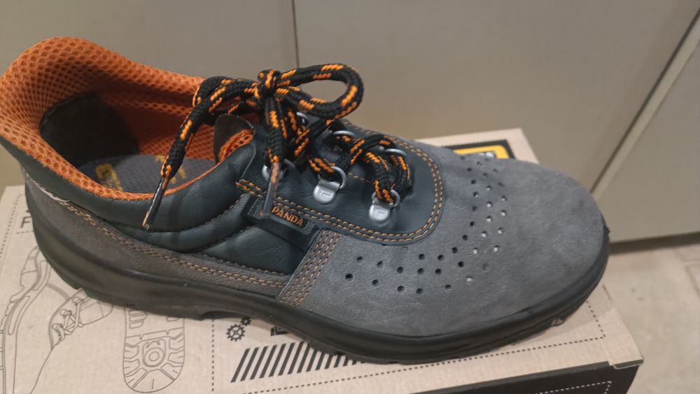 Продавам Работни обувки