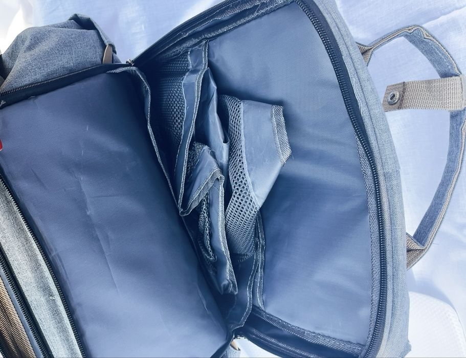 Раница с място за повиване на бебе