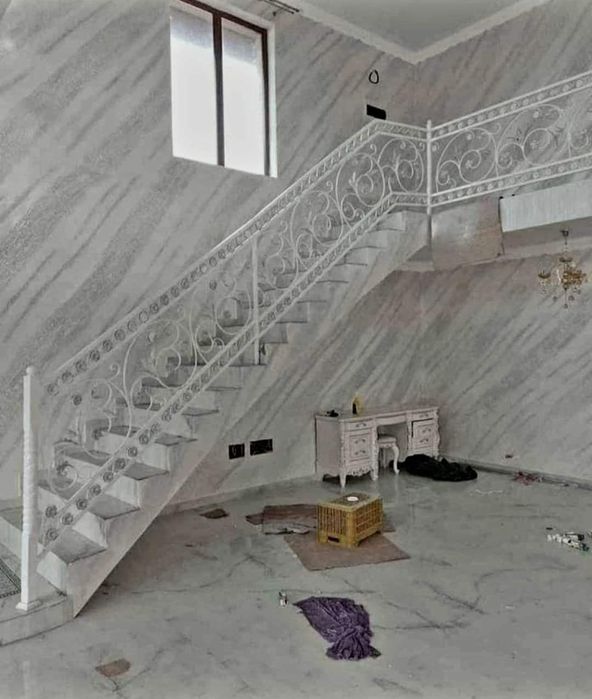 Porți, garduri și balcoane din fier forjat