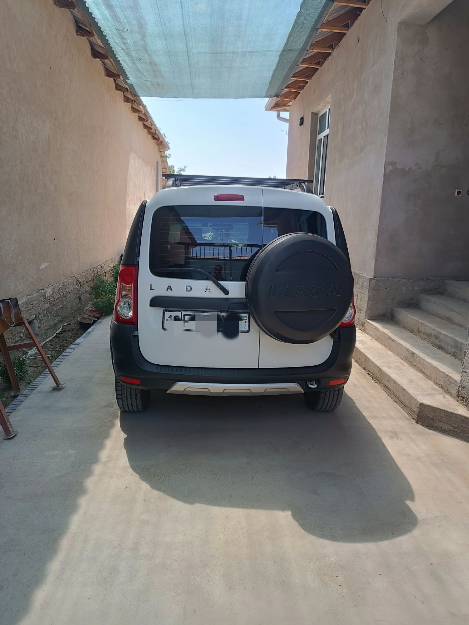 Lada largus cross