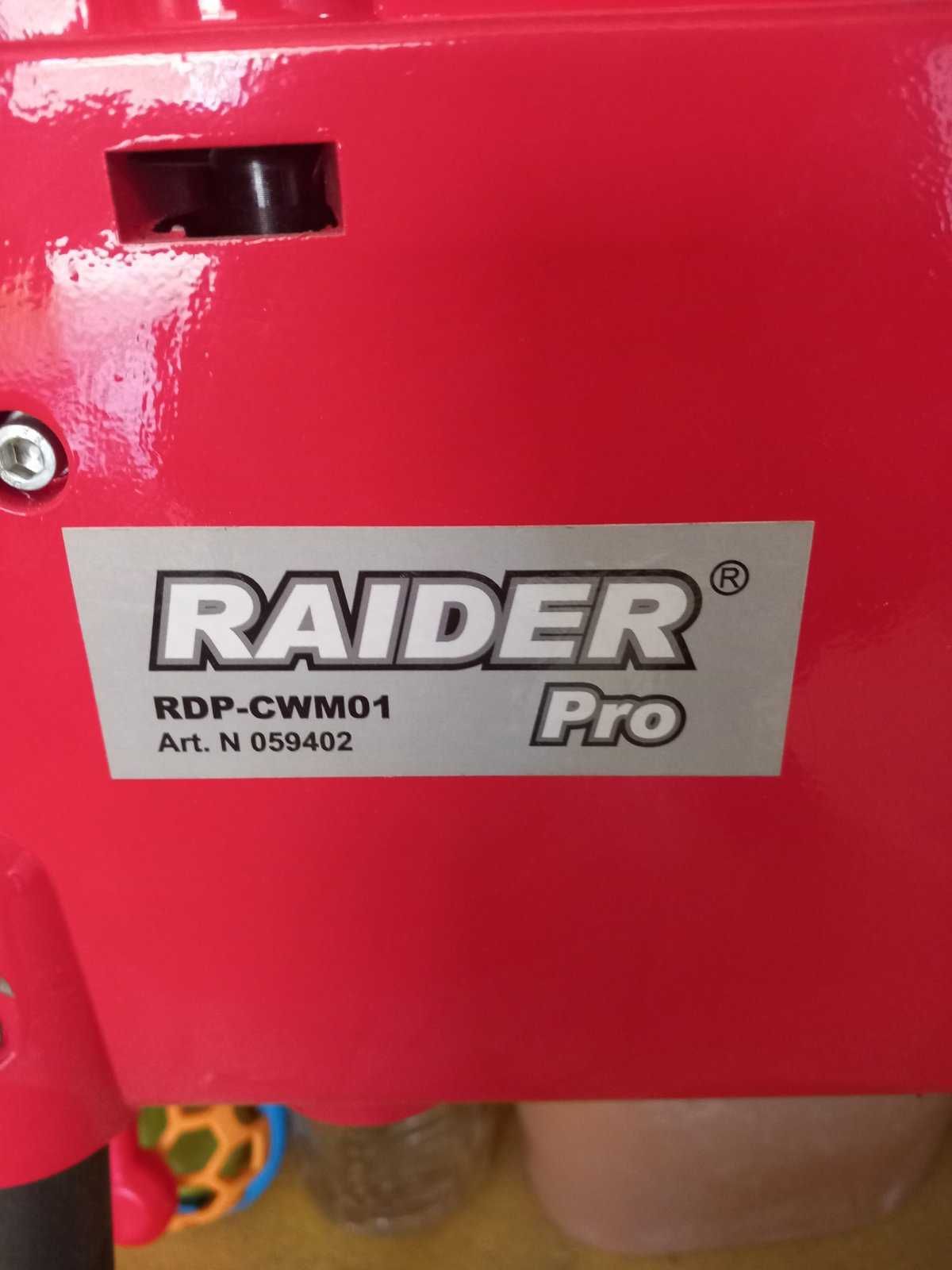 Продавам дървообработваща  машина RAIDER абрихт щрайхмус и циркуляр.