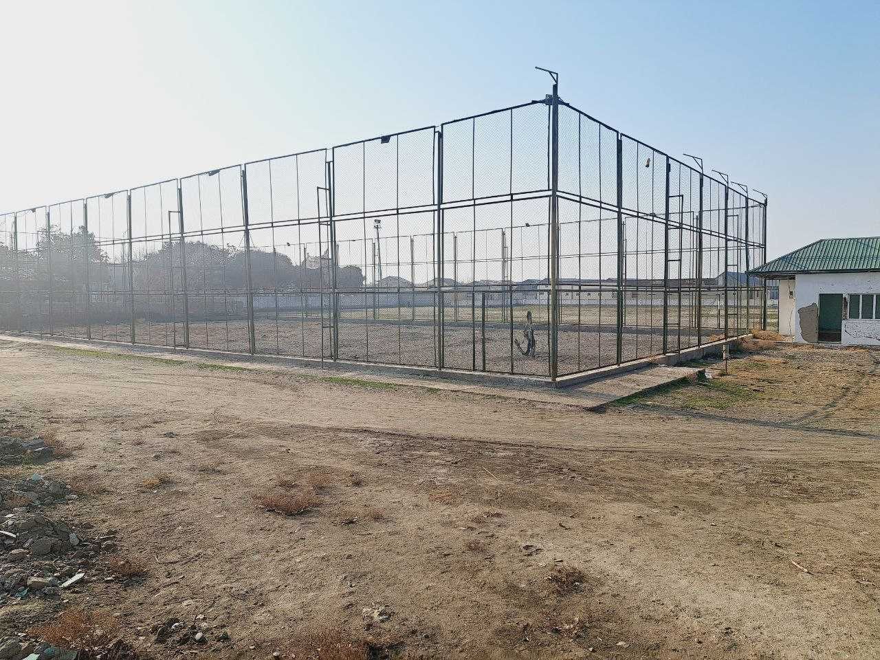 Xatirchi tumanida Suniy qoplamali futbol maydoni binosi sotiladi