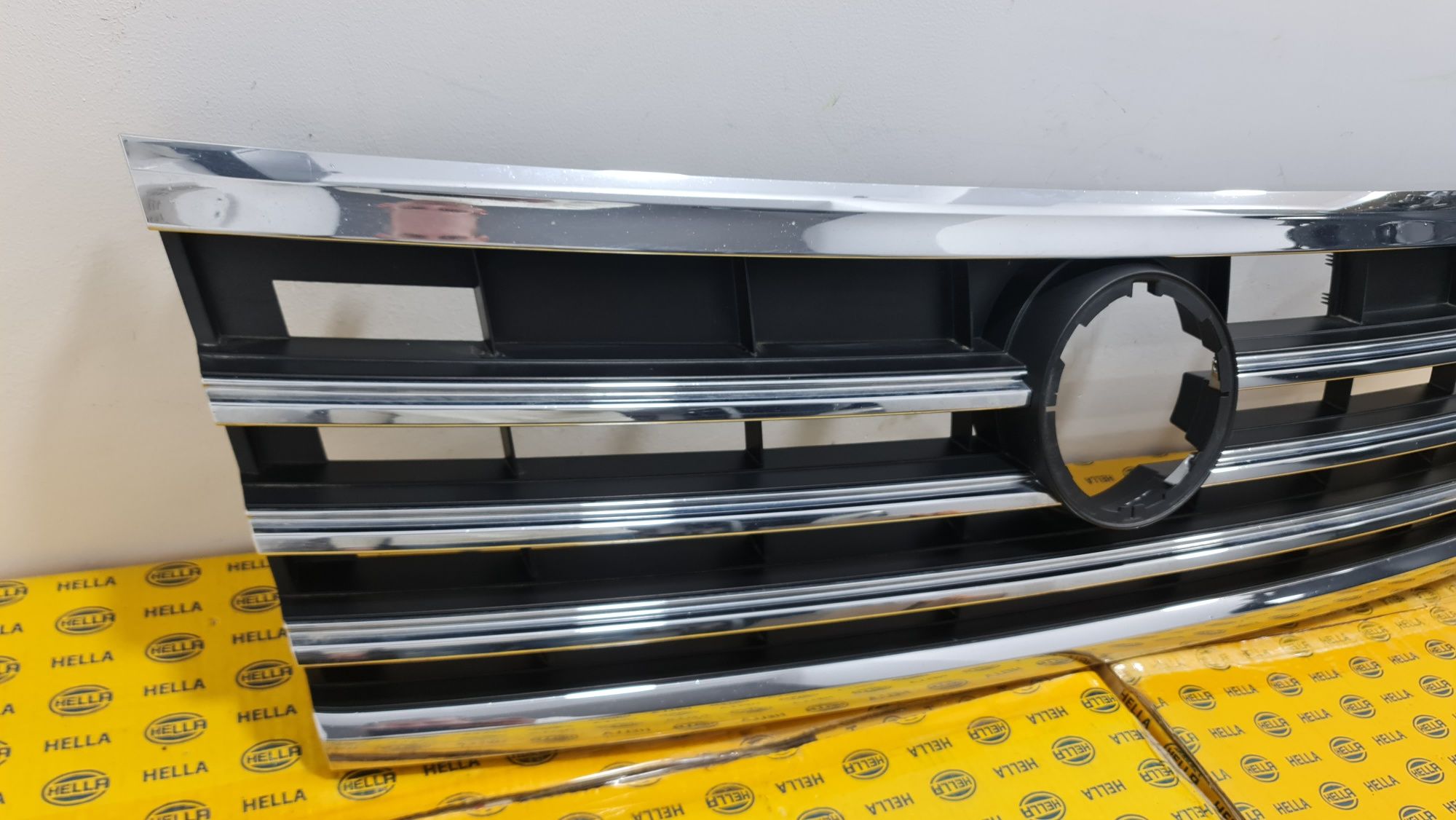 Grila masca radiator bara fata VW Touareg 3 7cr 760 R line 2019+