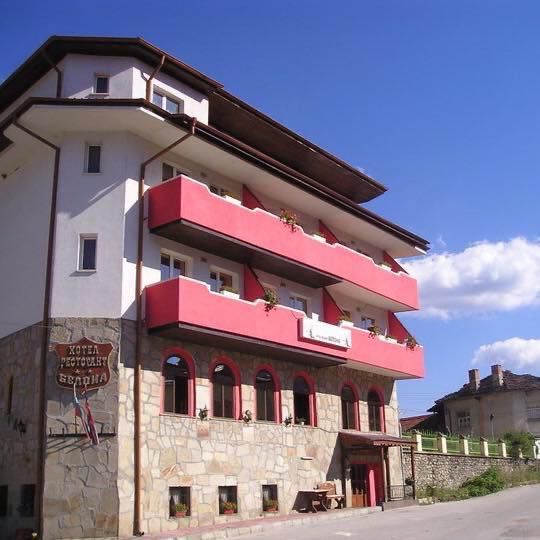 Продава се Хотел в Чепеларе - 1500 кв.м за 300 €/кв.м - Снимка #9