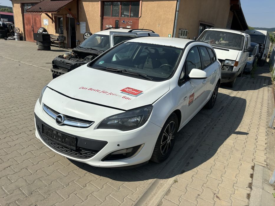 Bara fata capota far trager Opel Astra J 1.7 CDTI facelift