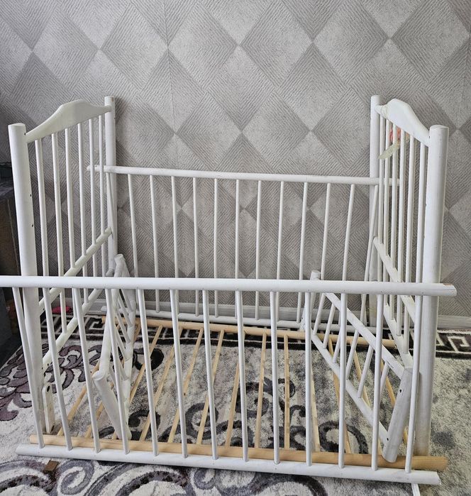 Бесплатно отдам детскую кроватку-маятник