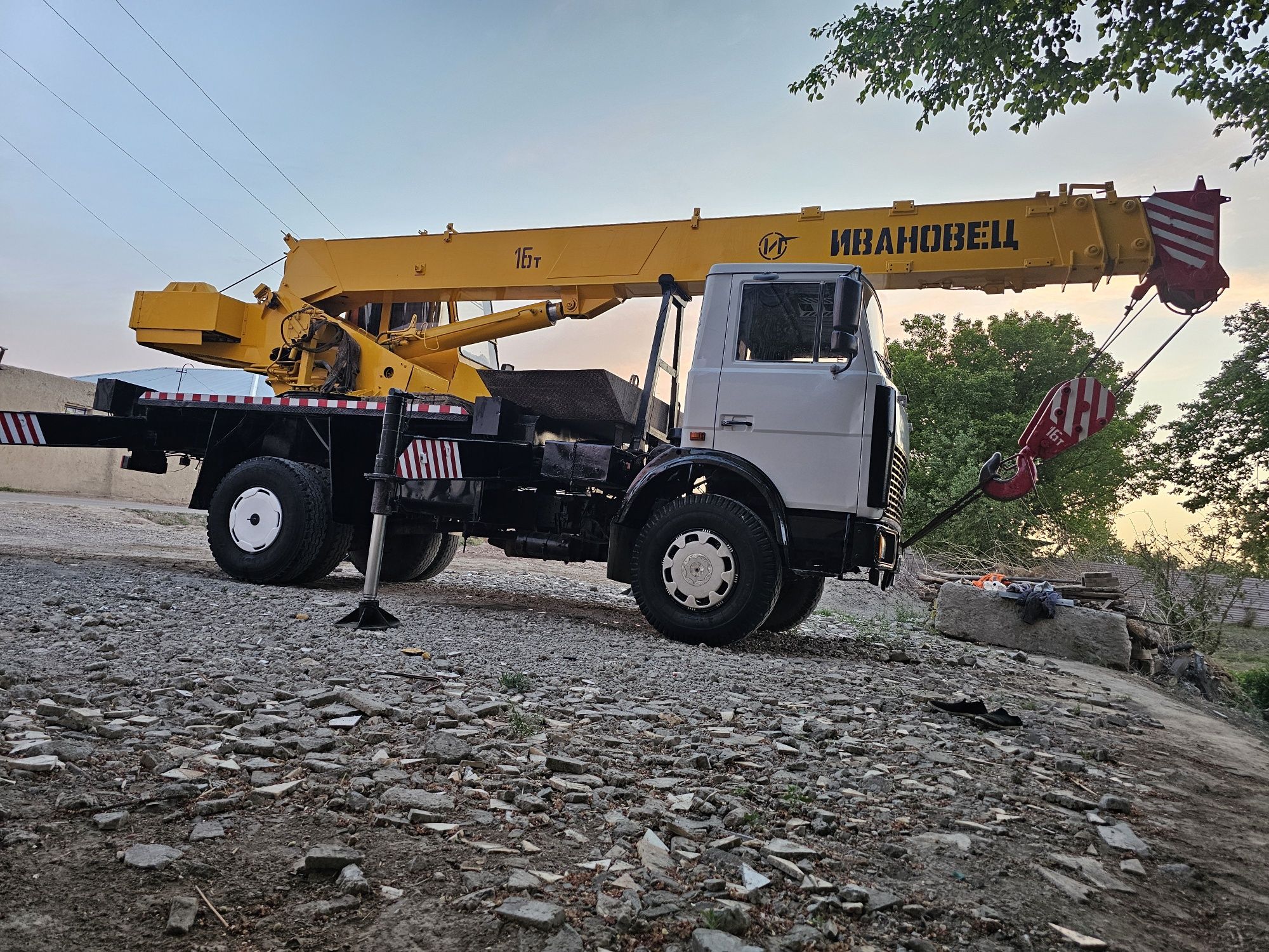 Автокран ивановец 16т 18м 2001год