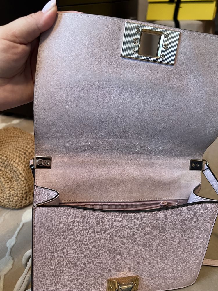 Geanta marca Furla, de piele, zale aurii .