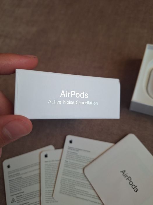 Căști Airpods 4 Noi - Factură, Cadou, Ideal Urgent
