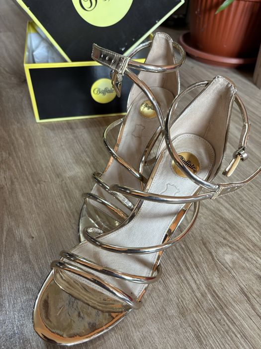 Елегантни сандали Buffalo