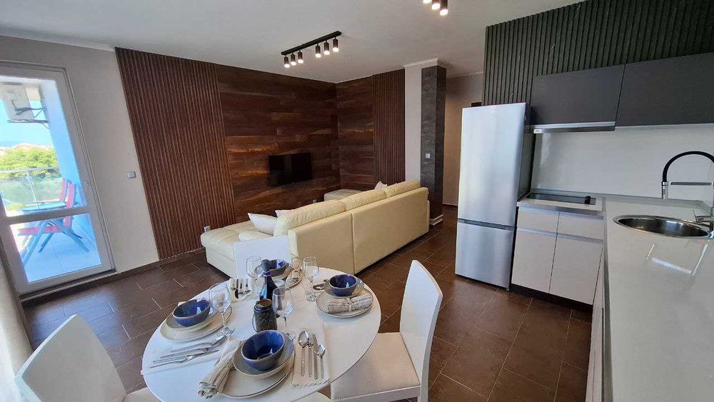 Продава се Тристаен апартамент в Несебър - 110 кв.м за 1423 €/кв.м - Снимка #1