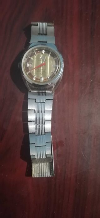 vand  ceas  de mana automatic television 23  rubine pret 400  lei