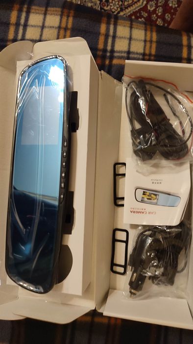 Огледало с DVR, дисплей и камера за заден