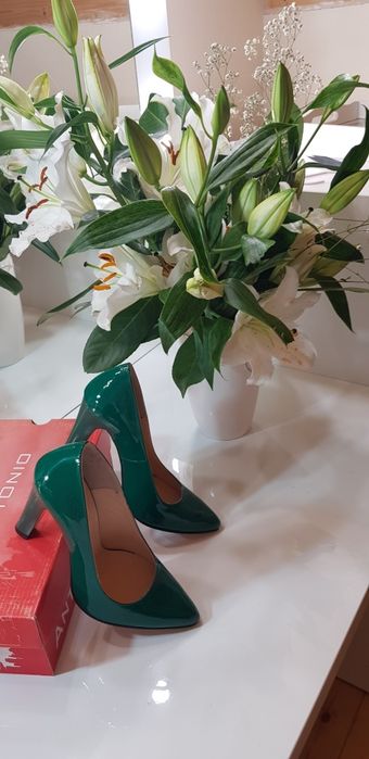 Pantofi NOI din piele lacuita