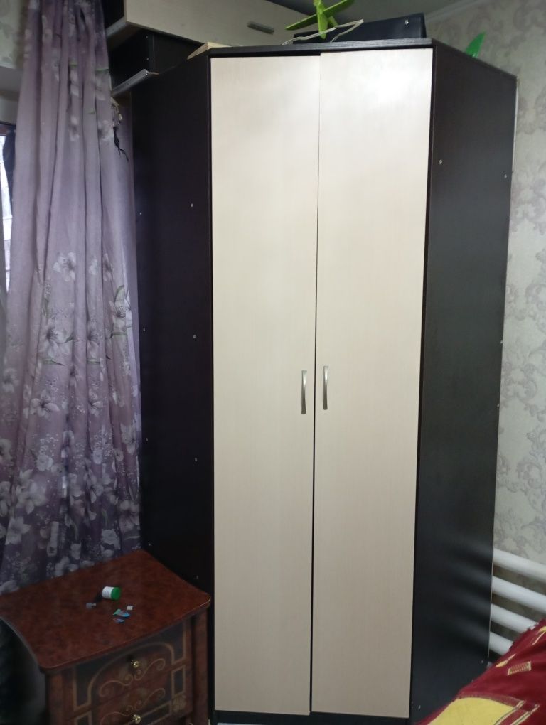 Продам угловой шкаф