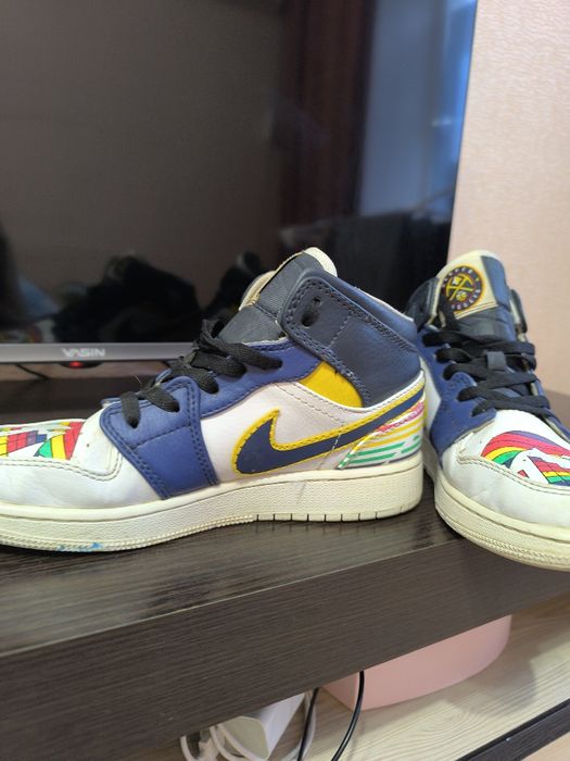 Подам кроссовки . Подойдут  на мальчика,и на девочку