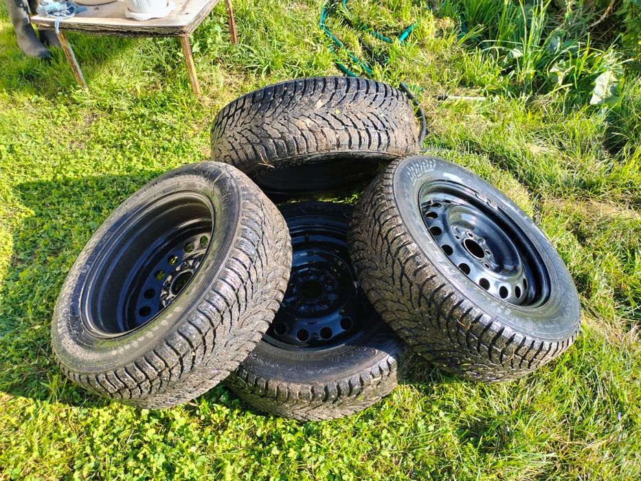 Продам зимние шипованные шины