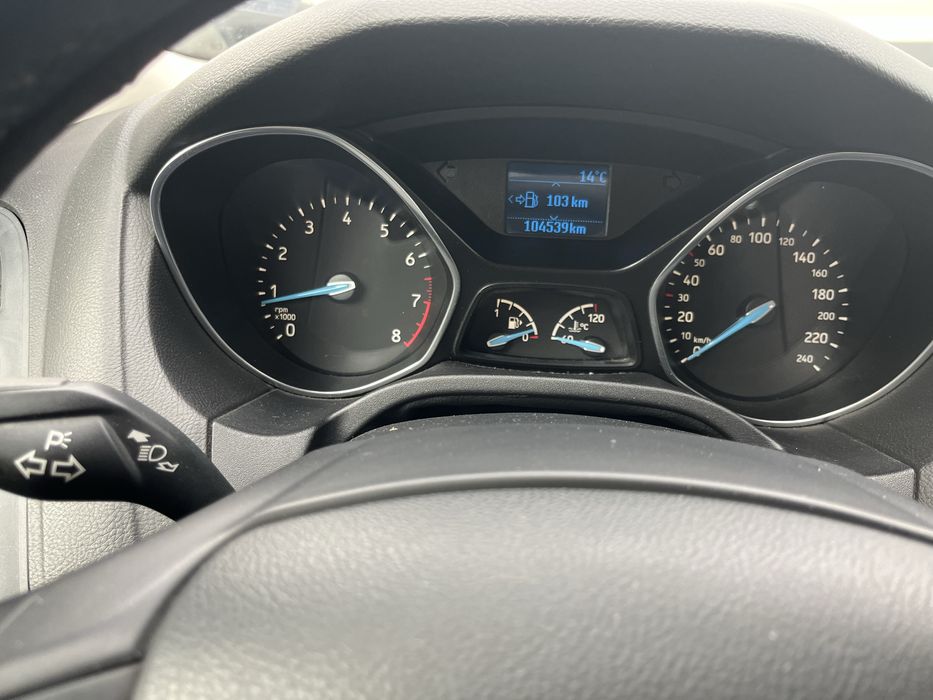 Продавал личния си автомобил безупречен Форд Фокус