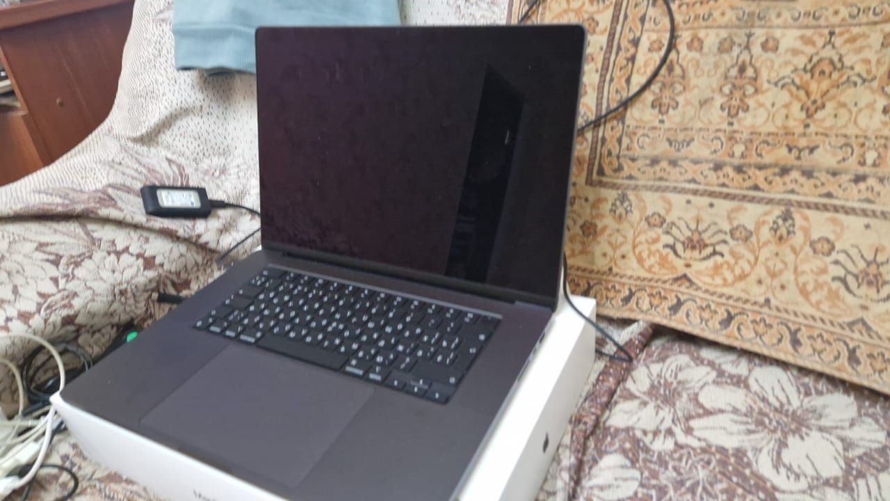 Продам MacBook Pro16.2