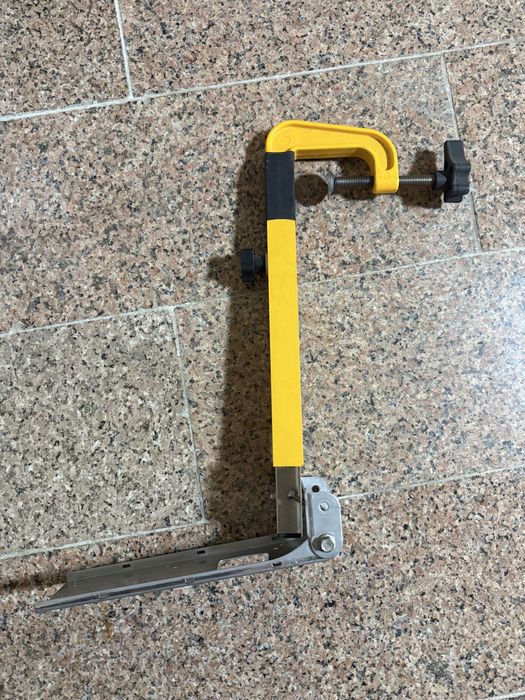 Струбцина для датчика эхолота