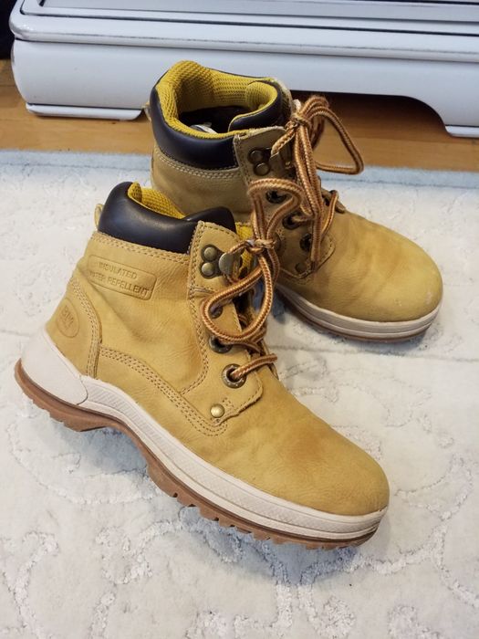 Ghete Insulated mărime 31. Piele naturala.