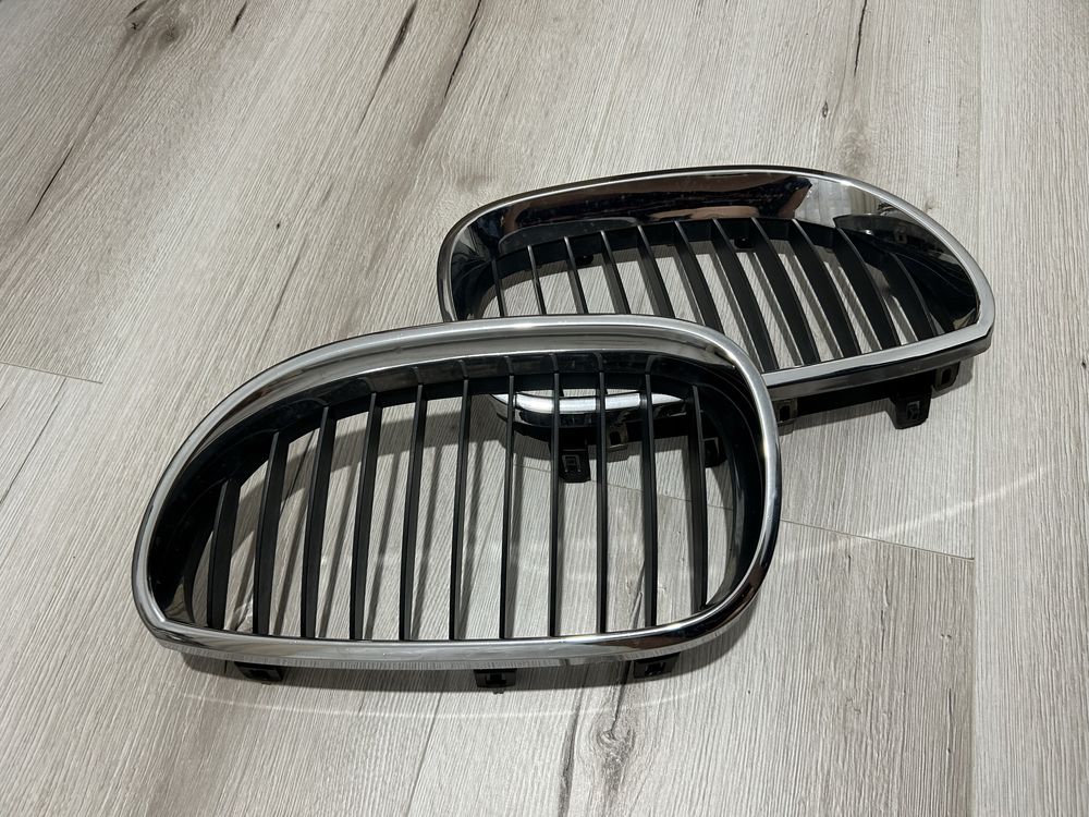 Grile fata BMW E60/E61 originale