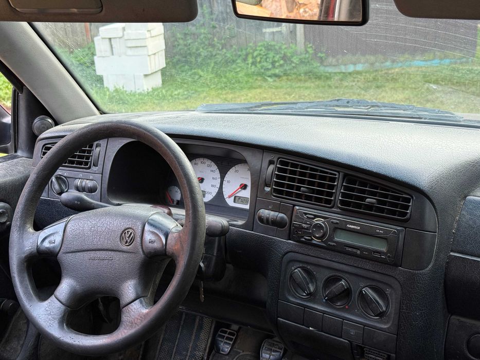 Vând Volkswagen Golf 3