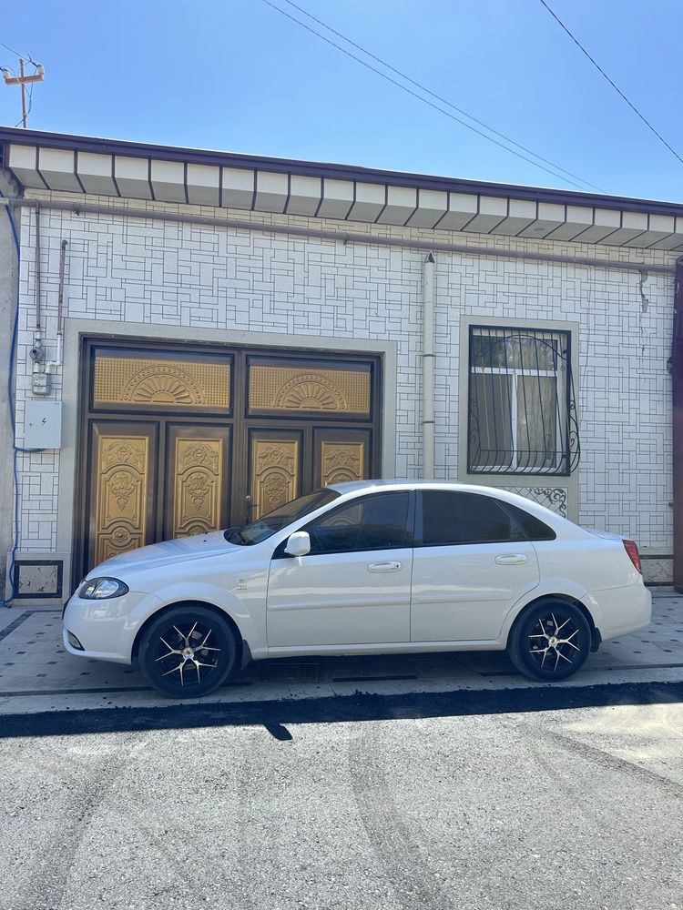 Lacetti avtomat 2010 metan 100litr