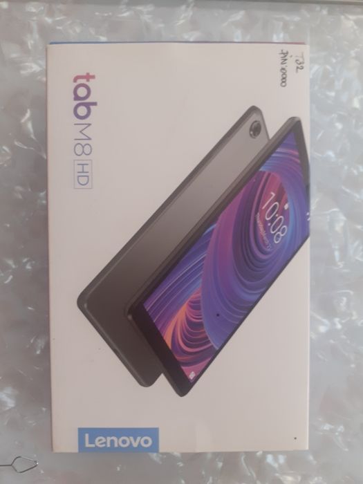 Tableta M8 nou-nouta cu husa.