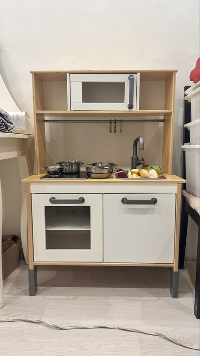 Кухня ikea детская с посудой и овощами