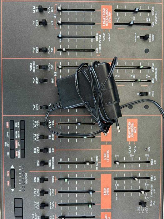 Синтезатор Behringer Odyssey