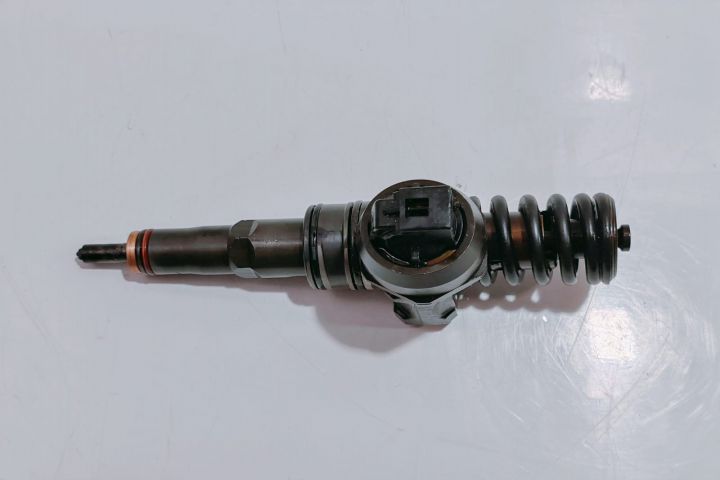 Injector 2.0 tdi 038130073bk BS Volkswagen VW Passat B6