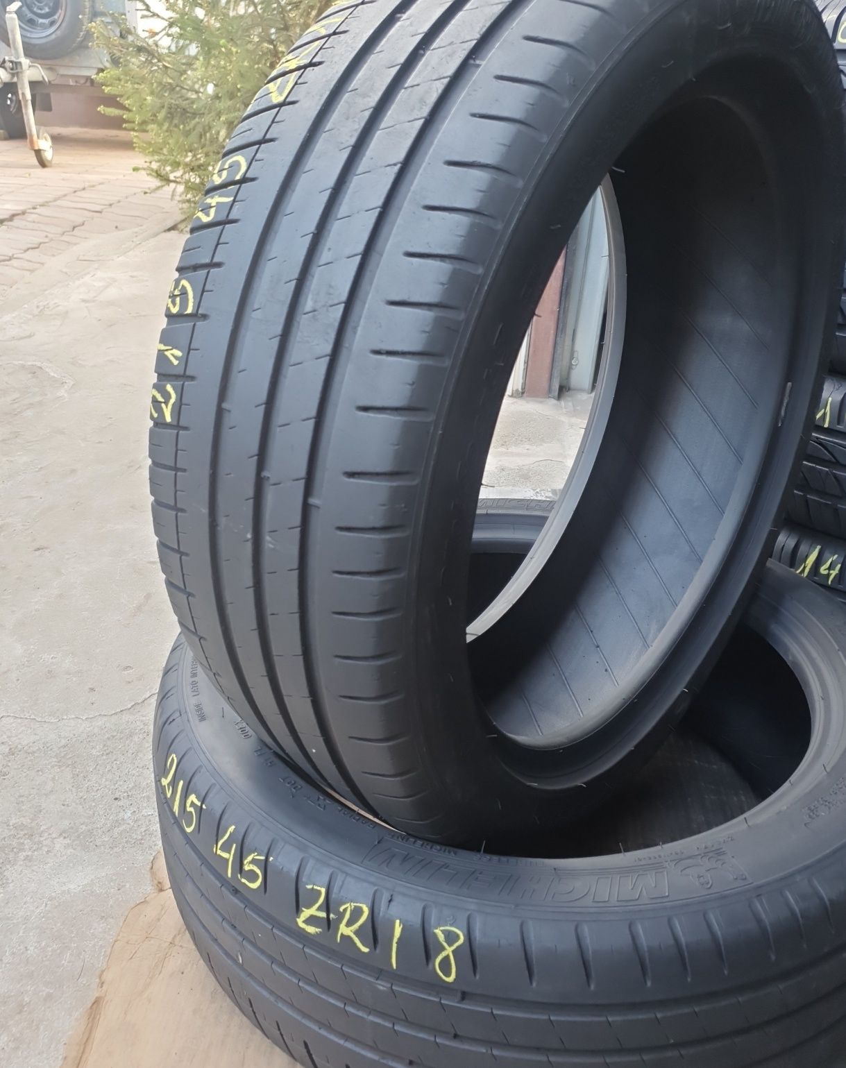 2 Anvelope Michelin 215 45 ZR18 Vară Stare impecabilă.