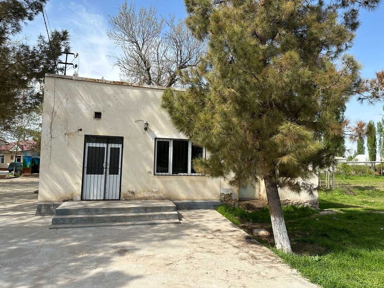 Noturar bino Yuqori Chirchiq Nurli yo‘lda