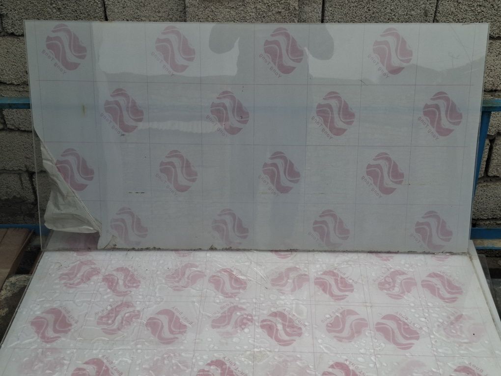 Orksteklo sotiladi razmeri 1,20x0,63 sm qalinligi 8mm