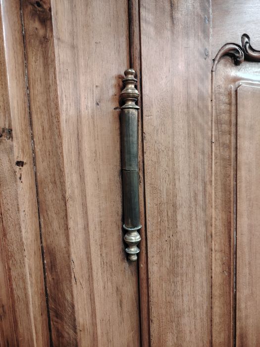 Dulap anii 1800 nuc masiv