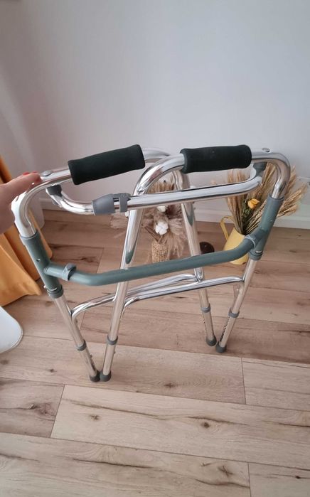 Vand carut cu roti, carje, cadru