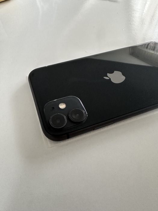 iPhone 11 impecabil 64GB – Folie și huse incluse