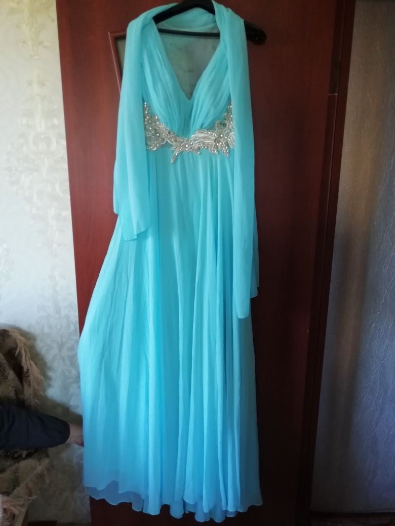 Платье вечернее, небесно голубого цвета .размер 44-46.платье шикарное.