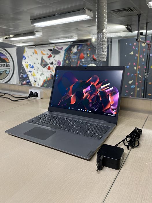 Продам ноутбук 2024 года в отличном состоянии