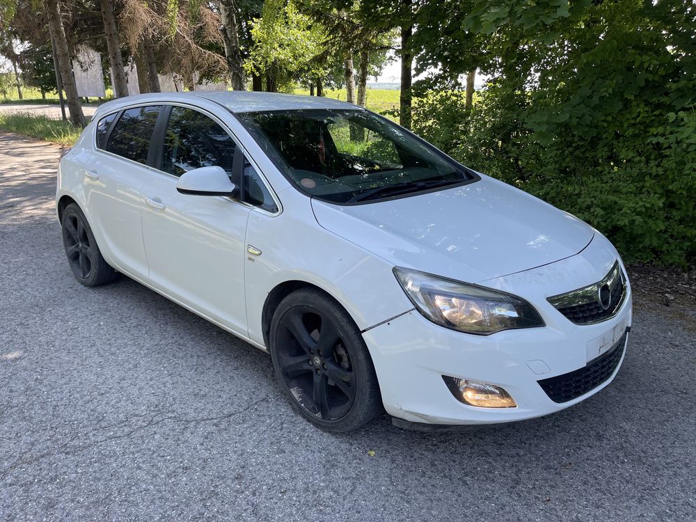 Opel Astra J 1.6 на части 2012